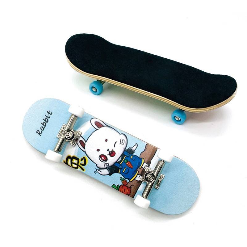 12-year-old scytho-finger, four-wheeled double-barrelled toy gift, a professional axle-finger skater