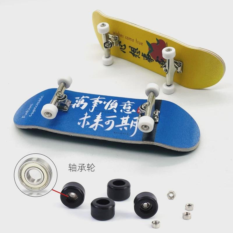 A full set of young people's fingertips, mammoth, two-barrel, toy-to-hand wooden skateboards