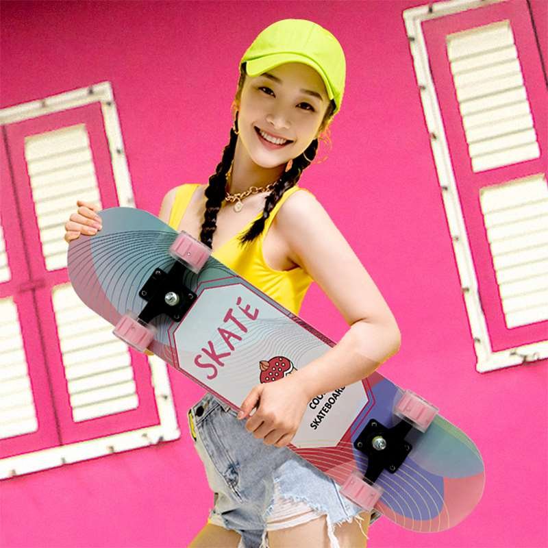 Four-wheel skateboard beginners, boys and girls 3-6 and over 12 years of age, 8 adults and 10 children, 14 professional skateboarders