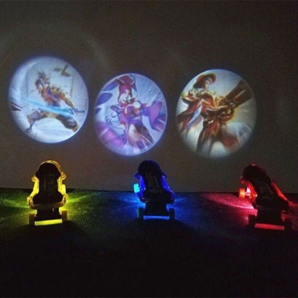A little toy gift from the flair-finger skateboard 6-1 children's euphoria projector