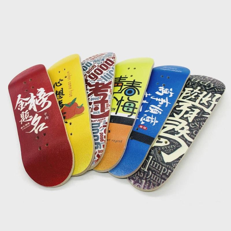 A gift from a professional fingerboarding kid with a sharp skateboard creative toy