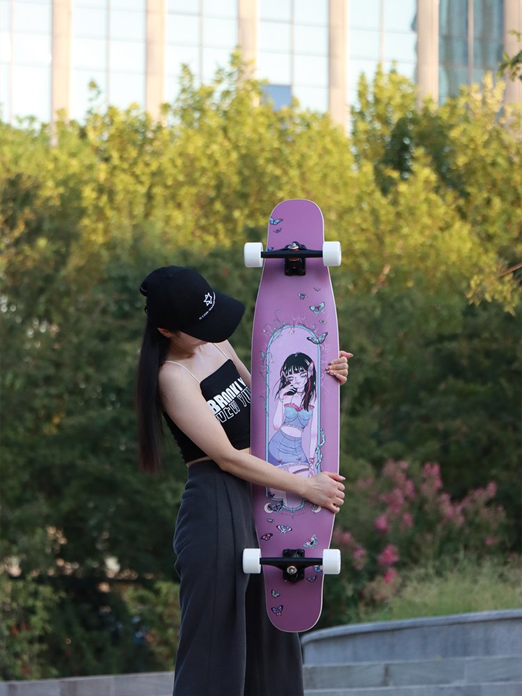 The tree poisons the pedestals, and the skating board flats for male and female beginners and adult children