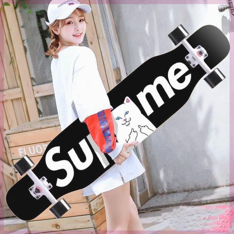 First-class skating, adult girl, girl-girl, street-painting, four-wheel skating