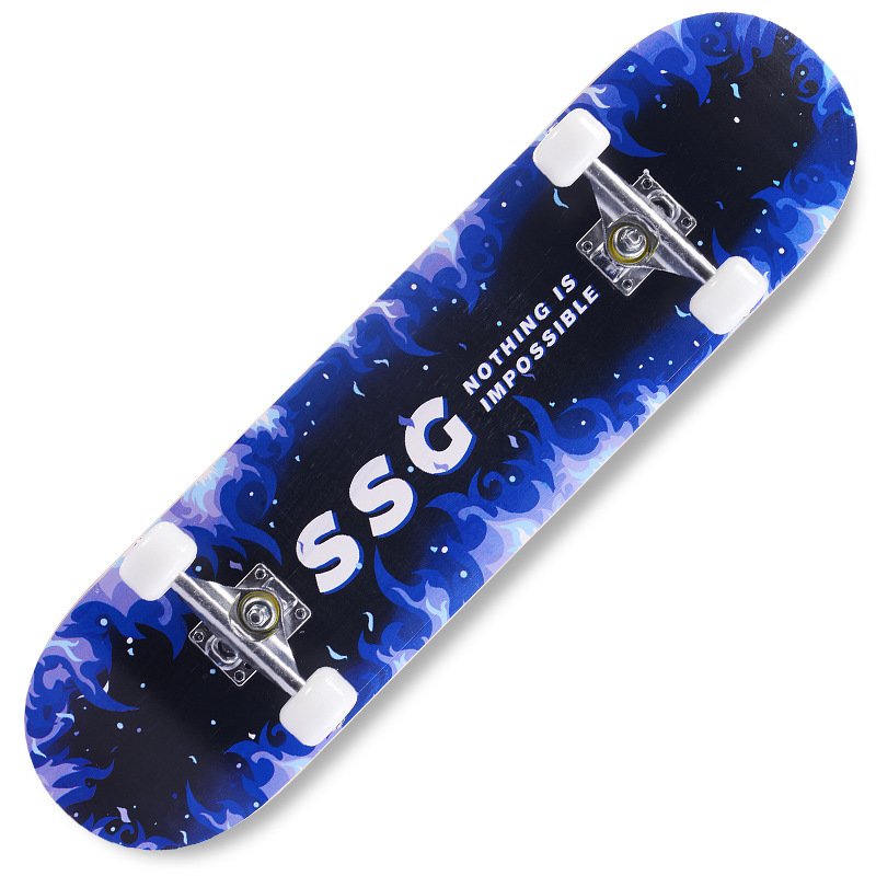 A four-wheel skateboard beginner's professional edition of a children's and boys' and girls' maple-pain-pain-pain-pain-pain-pain-past-a-basket