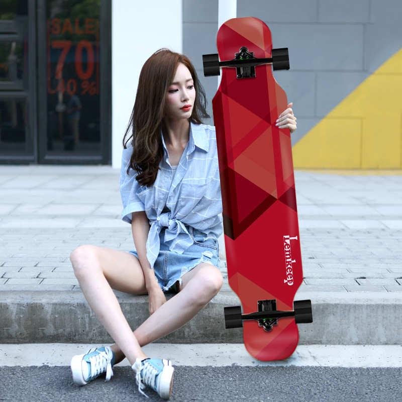 four rounds of professional skateboards on the streets of the long-board skateboard girls' beginners and adult children's dancing