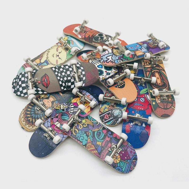 Four-wheel skateboard beginners, boys and girls, aged 3-6-10 years and over, specialized skateboarding
