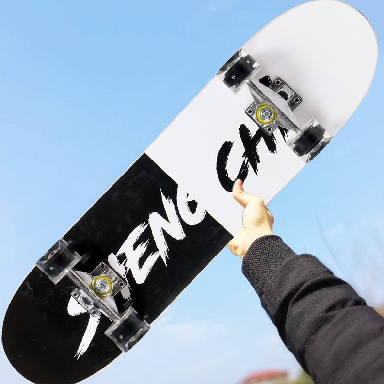 Four wheeled skateboards for boys and girls in the double-board nightlight school for skate-scratching juniors