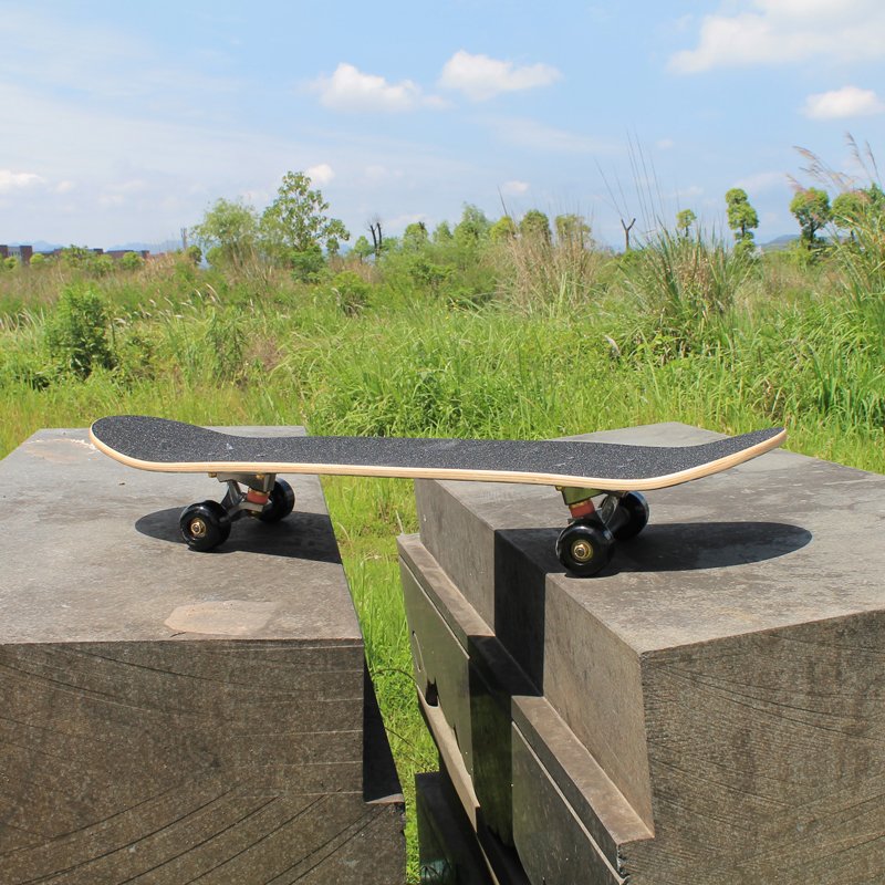 Two-knock skateboard first-hand boy, girl and child, short-board maple-scrubbing kid