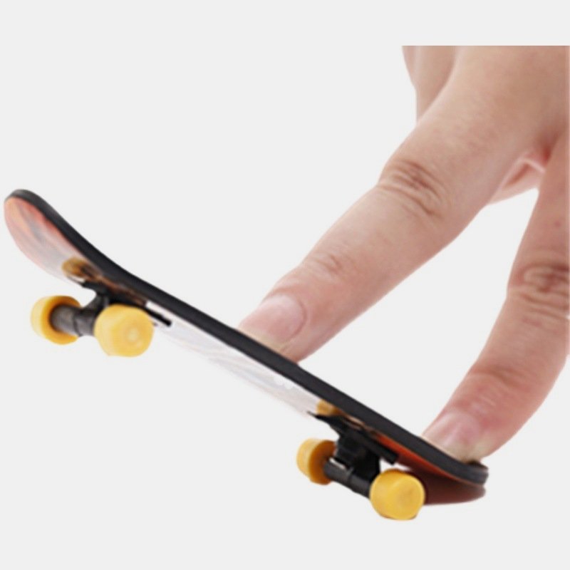 A tortoise-specific little skater, a plastic alloy finger skater