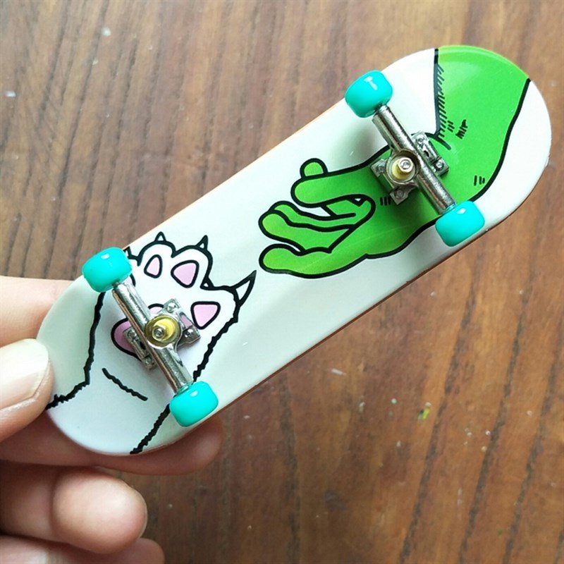 10CM JUNIOR MINI-FINGER SKATER PLASTIC PLATE ZINC ALLOY