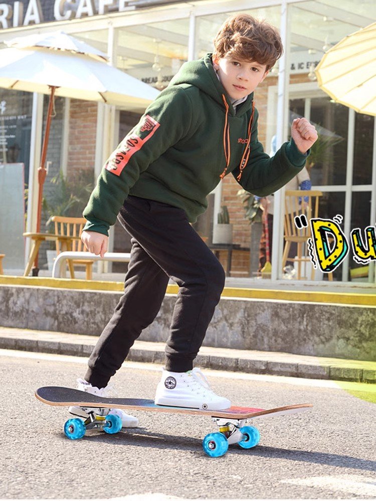 A scooter 6-12 year old boy 10 boys to boy 8 turns big boy four-wheeled boy child