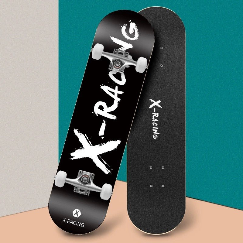 Decanon's first-rate skating board for young children and adults, four steps on the street