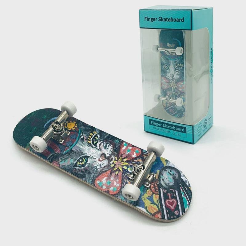 The children's creative gift to unpressure wood toys from the mammoth finger skateboards