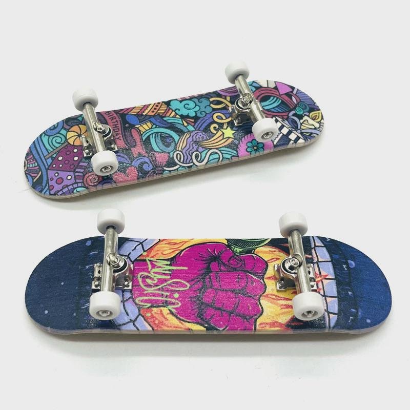 The children's creative gift to unpressure wood toys from the mammoth finger skateboards