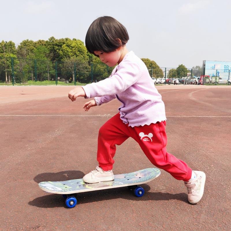 Skiboard beginners 3-6-4-13-year-old girls and boys double-arrayed primary school students 4-wheeler