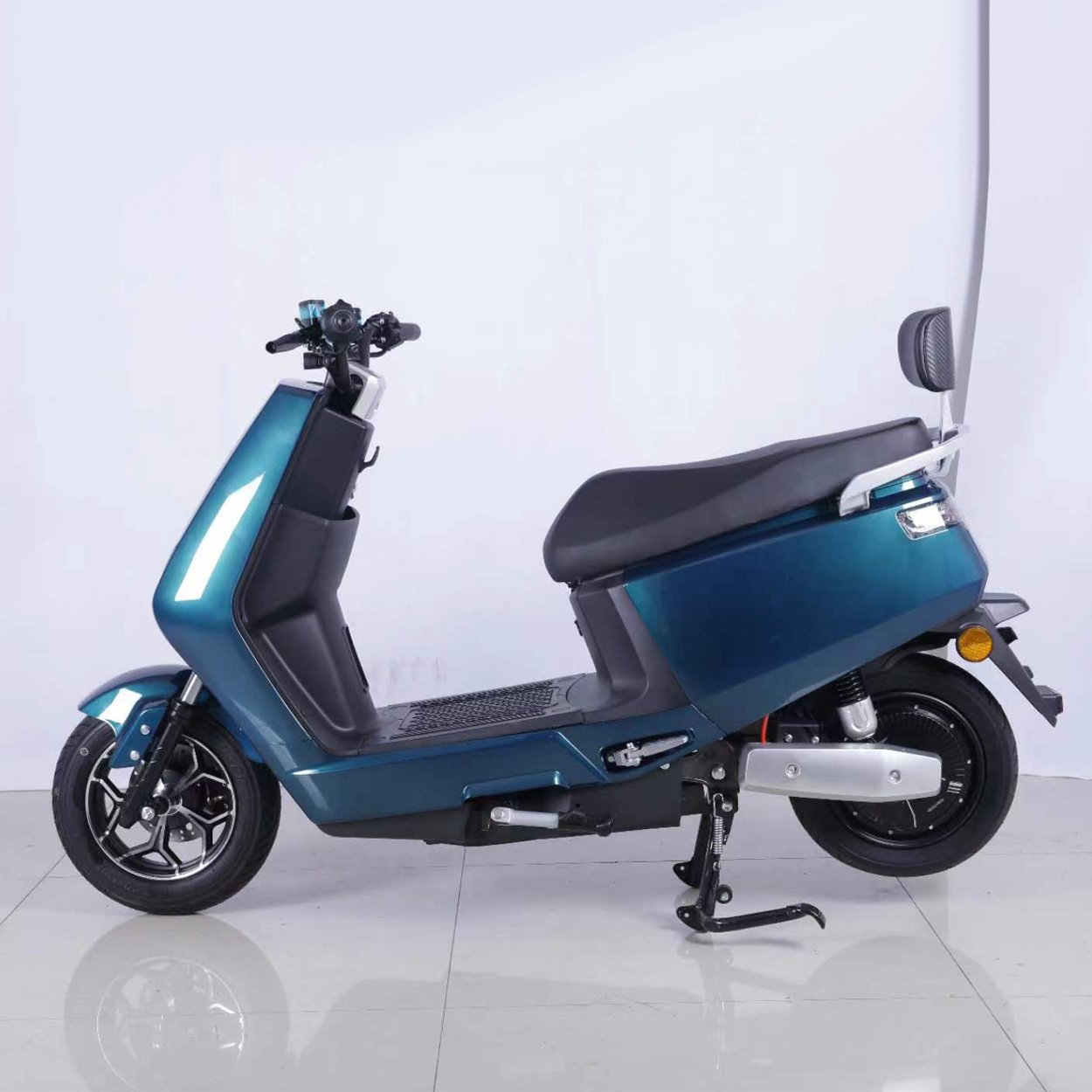 Factory Wholesale EEC 48V 800W Electric Scooters 25km/h Speed Electric Bikes with Brushless Motor