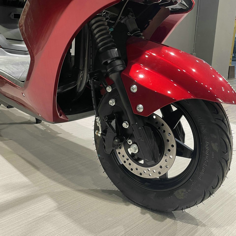 Factory Price Electric Motorcycle Large Battery Mobility Scooters Electric Motocross Disc Brake 2000w Ckd Adult Skuter Motorbike