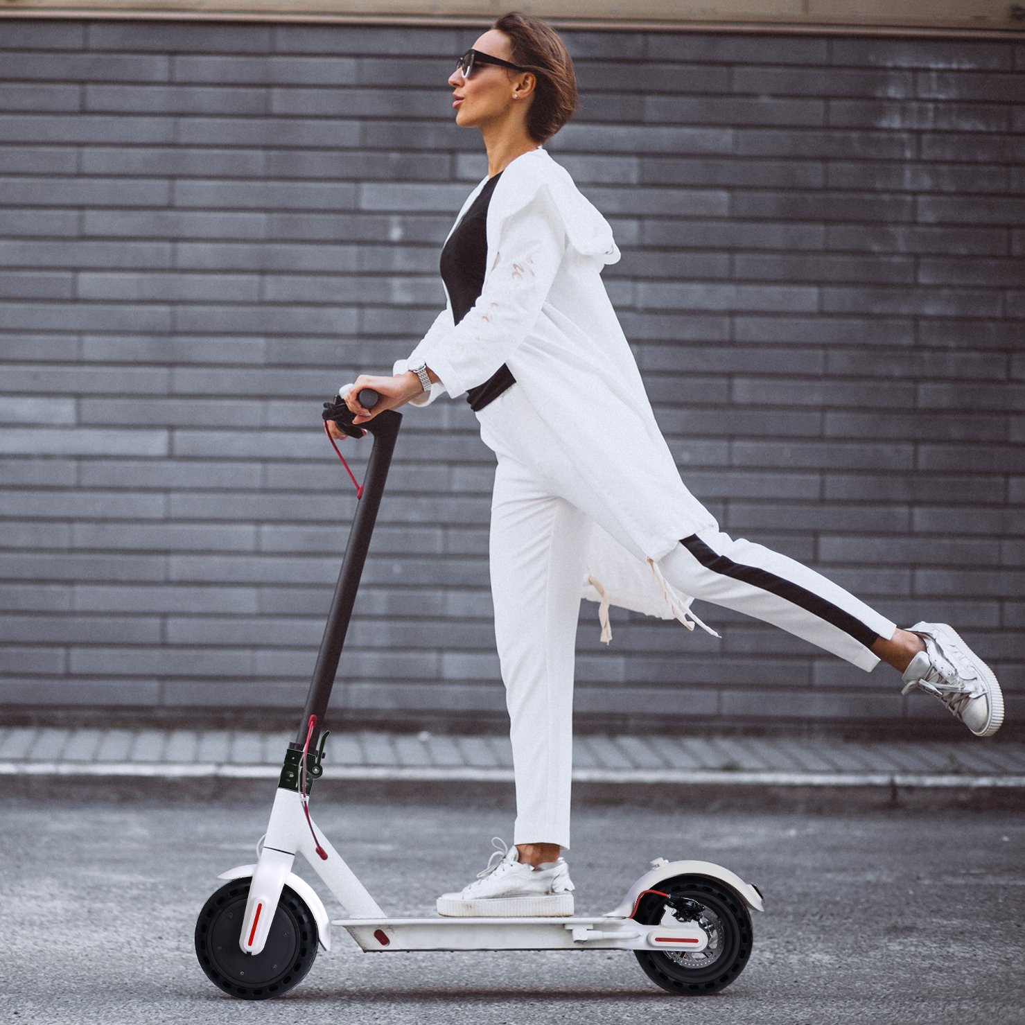 Aovo 2020 Newest Model 7.8Ah Battery 20Km Range 2 Wheels Waterproof IP65 8.5inches Foldable M365 Pro Electric Scooter Scooty