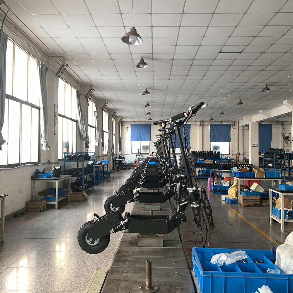 Off Road Big Fat Wide Wheel Tire Powerful Elect 1600w E Electric Scooter for Adults Fast off Road Fat Tire Electric Scooter