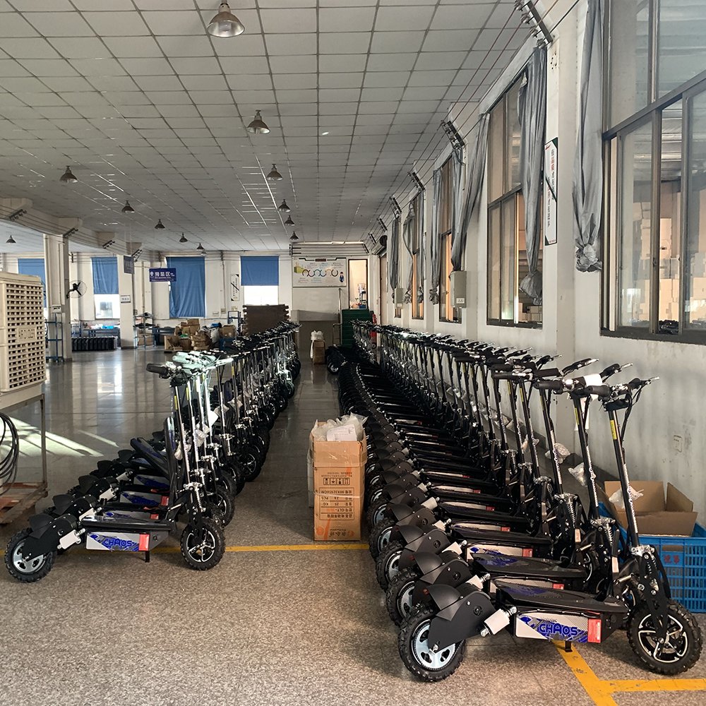 Off Road Big Fat Wide Wheel Tire Powerful Elect 1600w E Electric Scooter for Adults Fast off Road Fat Tire Electric Scooter
