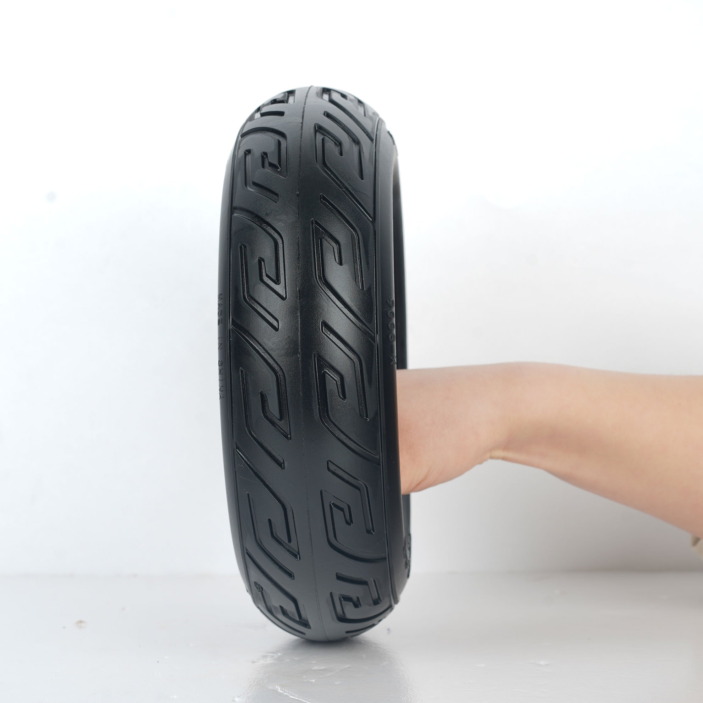 Manufacturer Solid Honeycomb Anti-wear Explosion-Proof Anti-puncture Tire Free Inflatable Rubber Tire Electric Scooter