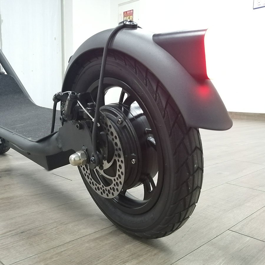 QMWHEEL M12 Long Range E-Scooter 12 Inch Fat Tire Two Wheel Aluminum Fast Electric Scooter For Adult
