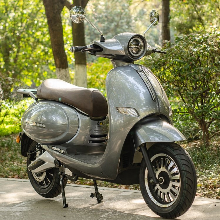 2021 Cheap Retro Style Electric Scooter Moped 3000W Motor 60V 40AH Lithium Battery