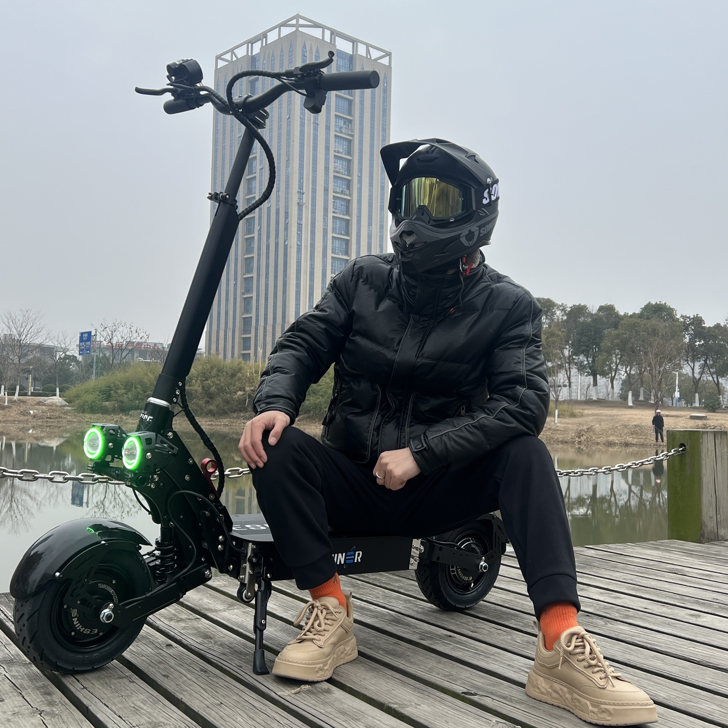 2024 Long Range Powerful 11inch E Scooter 60V 25-40Ah 6000W Dual Motor Powerful Electric Scooter with Seat
