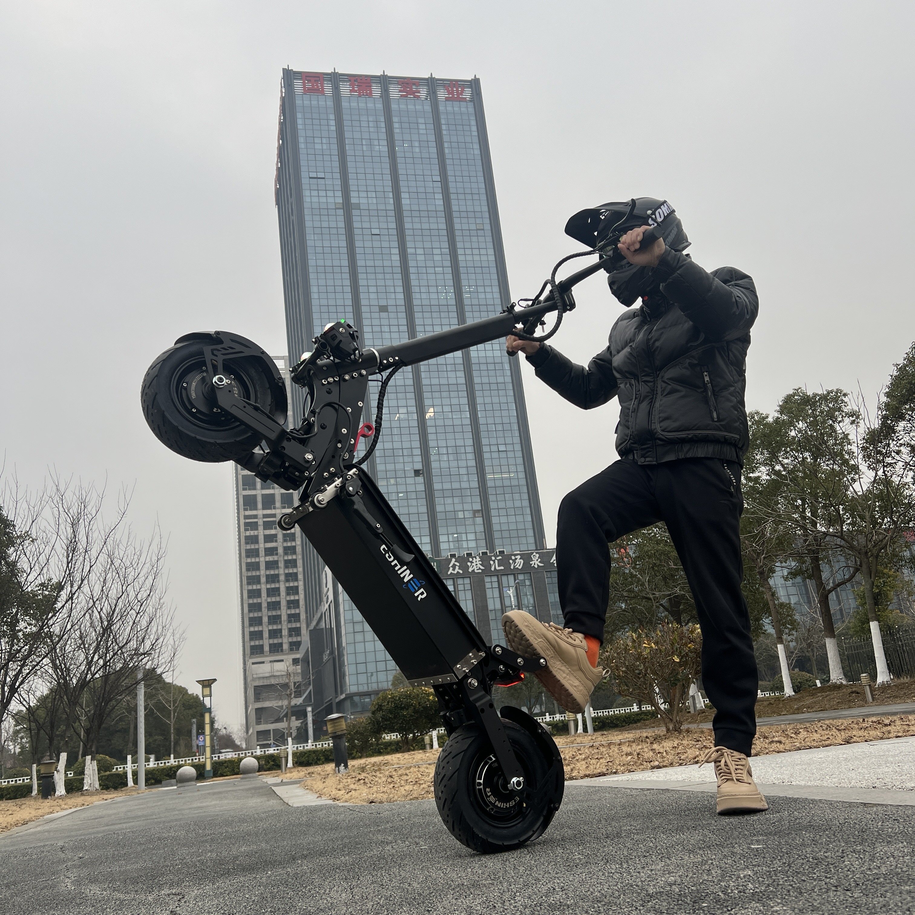 2024 Long Range Powerful 11inch E Scooter 60V 25-40Ah 6000W Dual Motor Powerful Electric Scooter with Seat