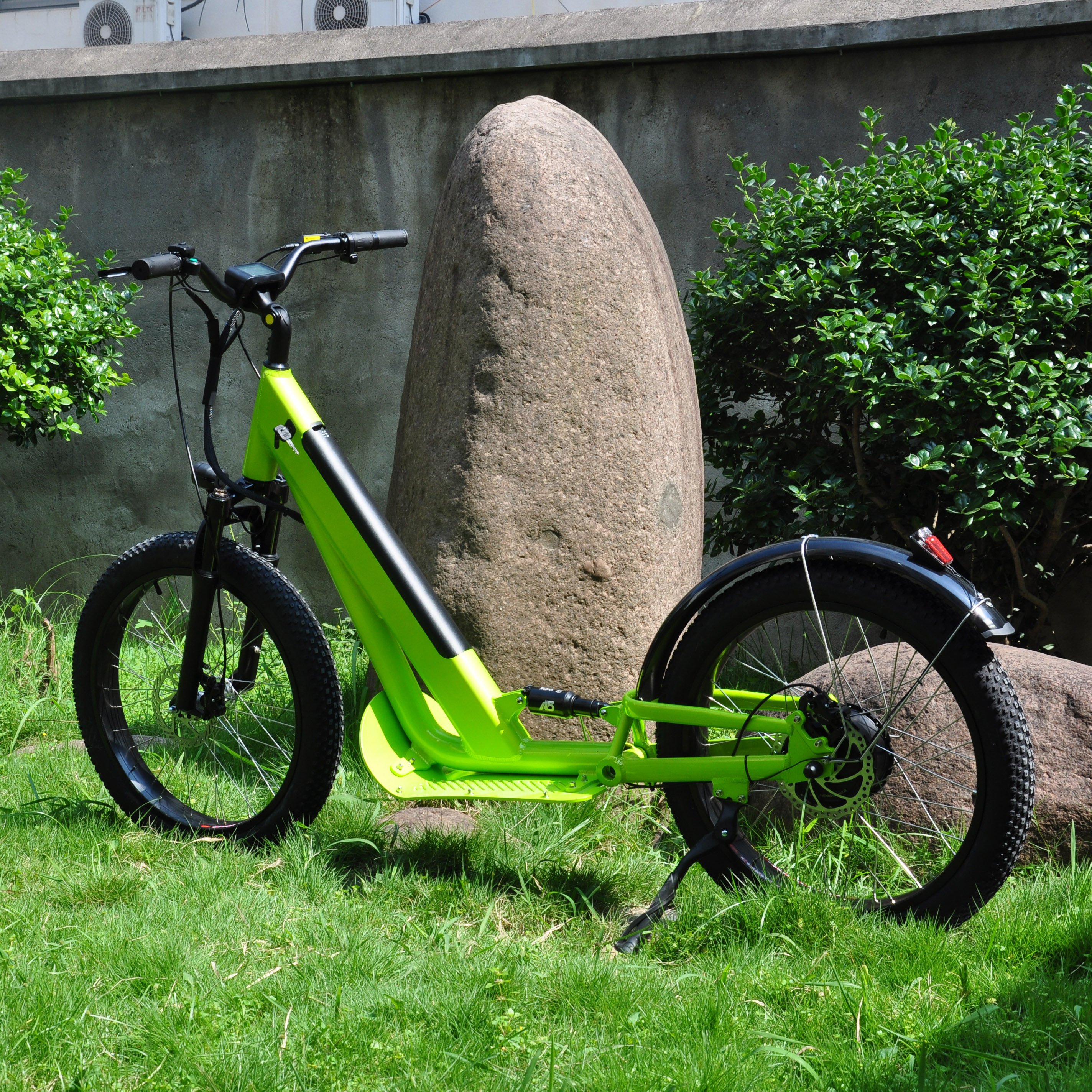 New Design 24 Inch Tire Electric Scooter Big Wheels off Road E-Scooters with Aluminum Frame