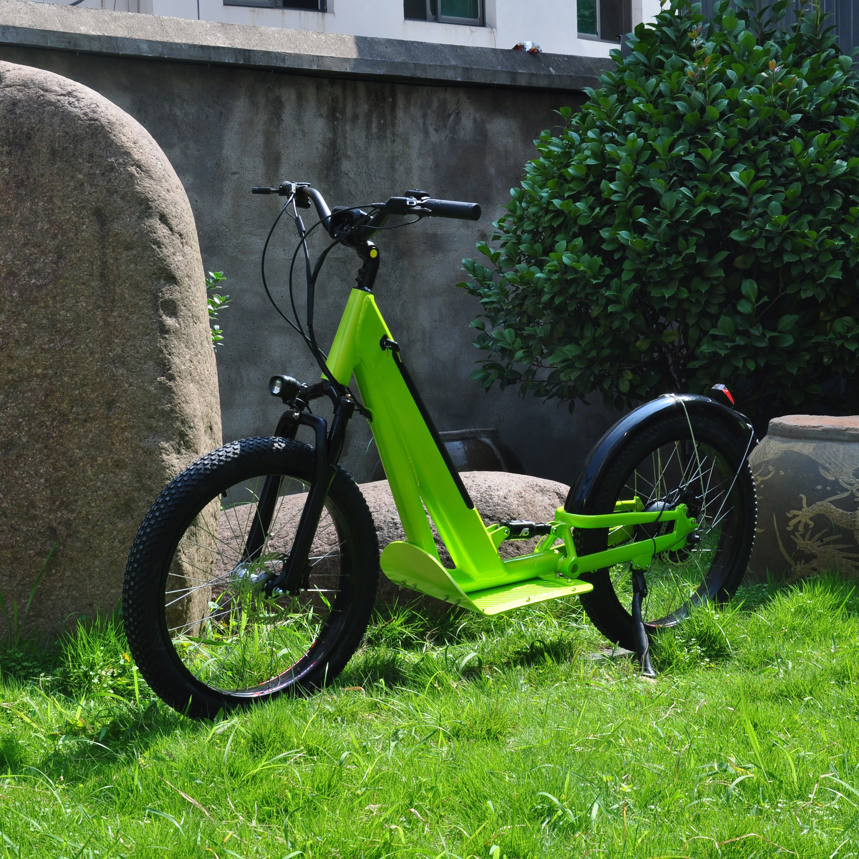 New Design 24 Inch Tire Electric Scooter Big Wheels off Road E-Scooters with Aluminum Frame