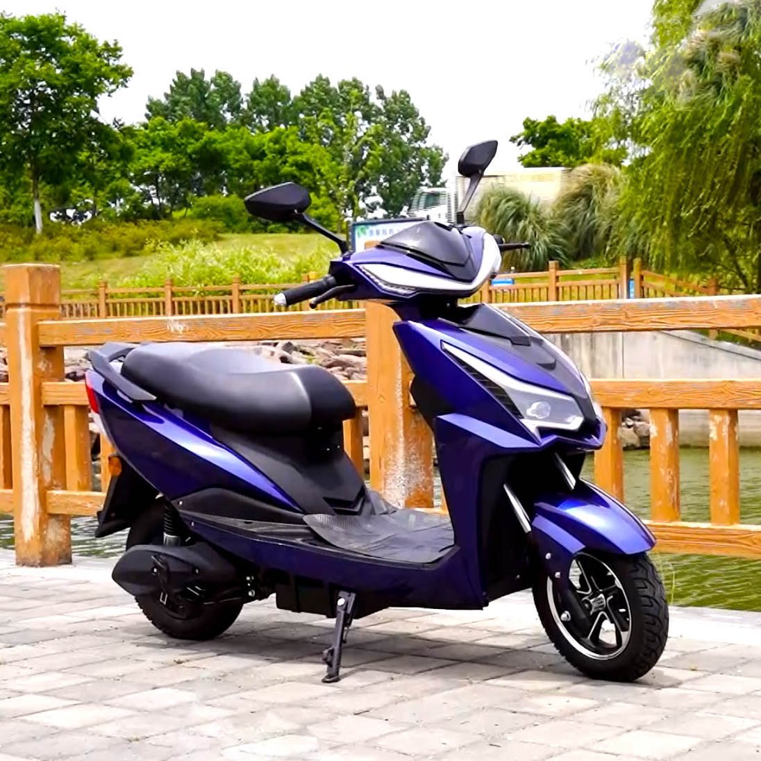 Inida Hot 600W/800W 40-50km/h Speed 45-65km Range Removable Battery electric Two Wheeler scooter With EEC