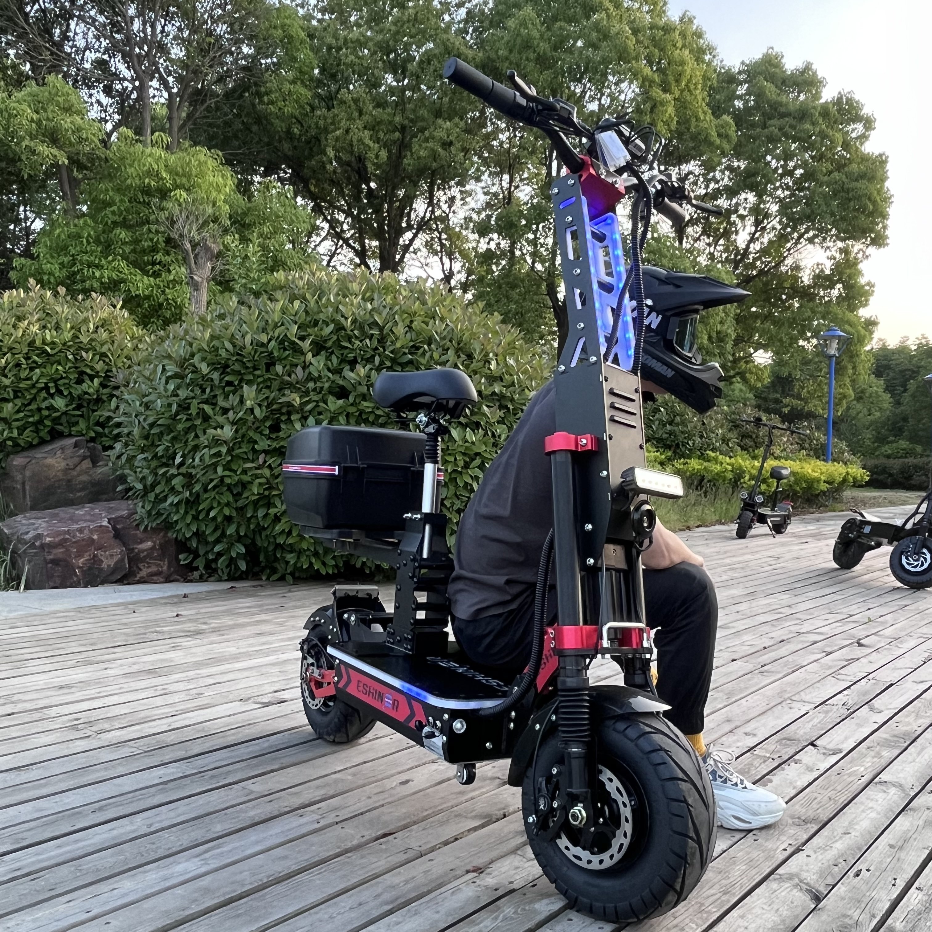 Powerful 8000W 10000W E Scooter 15000W Dual Motor High Speed 100-120Km Electric Scooter 200 Km Range With Basket Seat For Adult