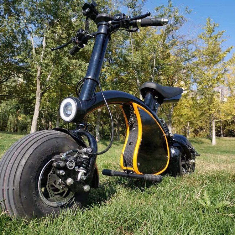 Low Price Hot Selling Wide Tires Warranty 50km/h Urban Electric Moped Citycoco Scooter
