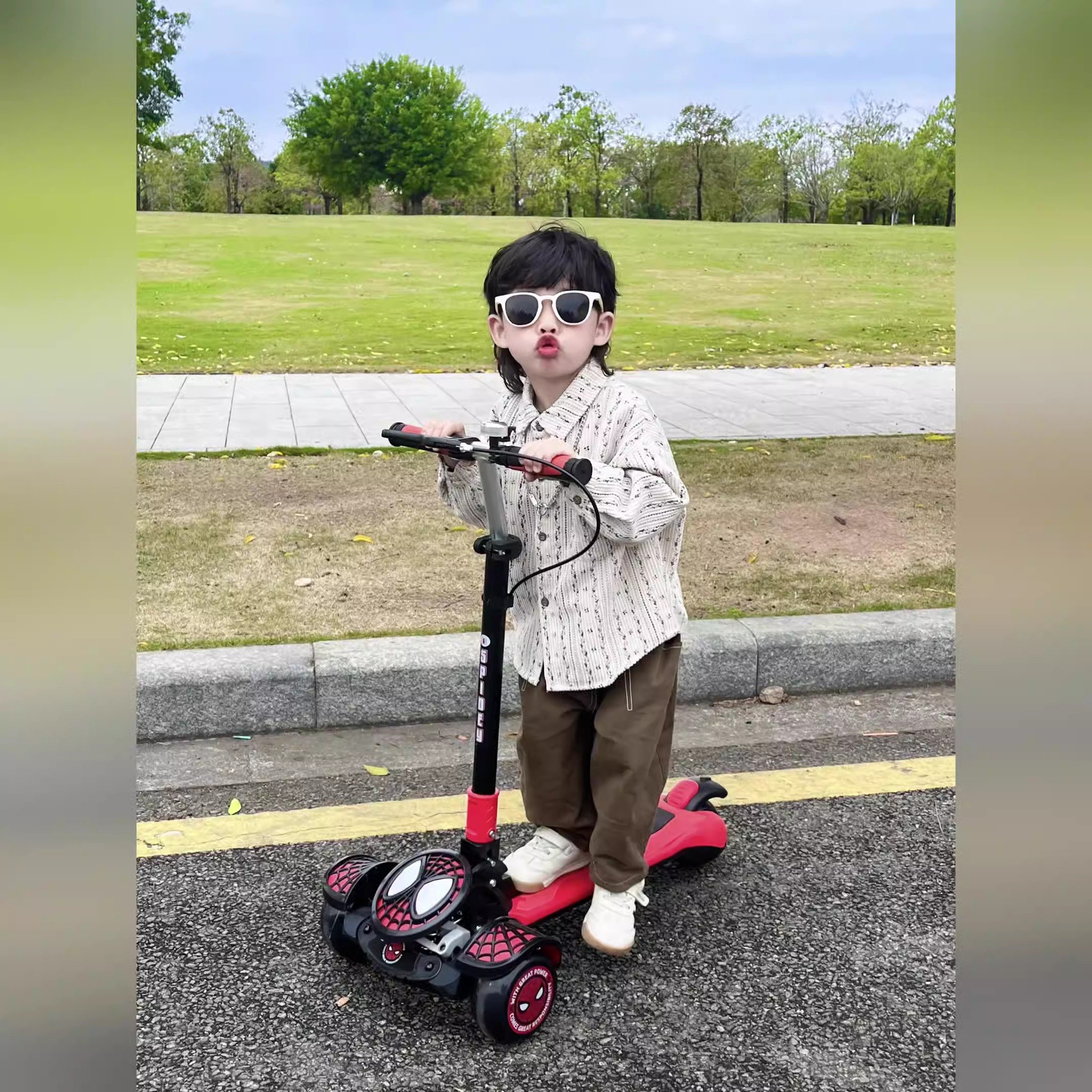 Factory Wholesale Hot Sale Cheap Price Three Wheel Kids Scooter Spider-Man Cartoon Pattern Scooter