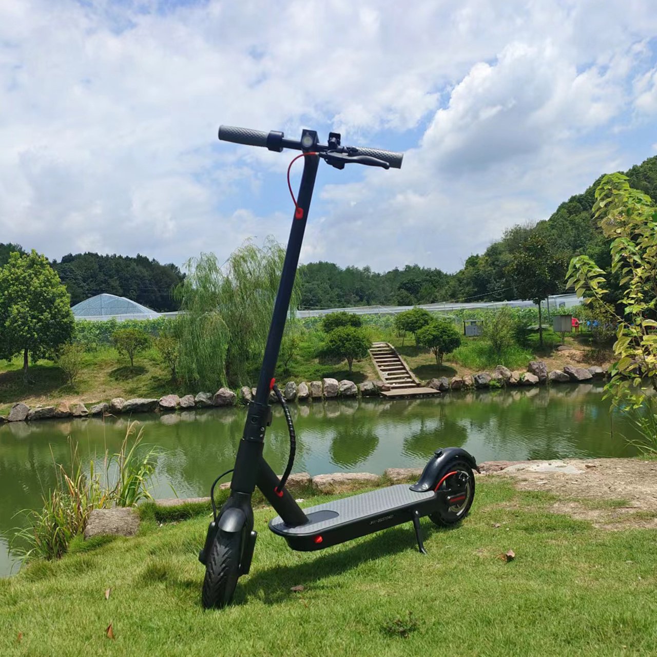 Usa Stock 36V 350W 10.4Ah Long Range Folding E Scooter 8.5 inch Solid Tire 25 km/h Foldable Electric Scooter For Sale