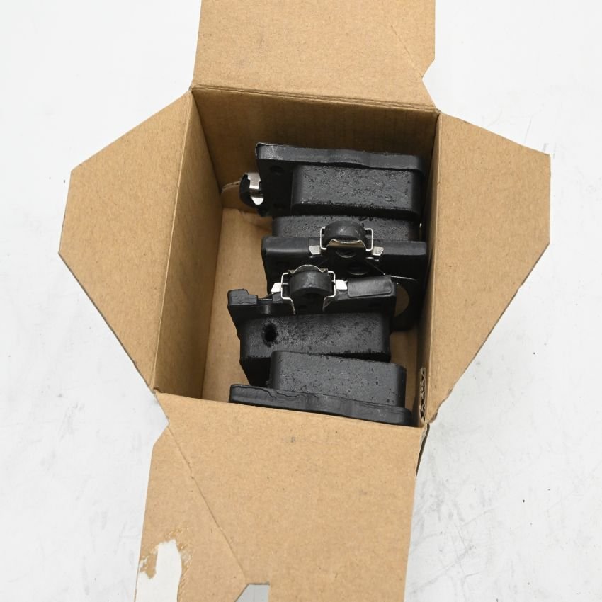 For Mercedes-Benz brake pads W203 W208 S203 C209 C208 A209 A208 C215 R171 A0034205220 A0034202820 A0054201920