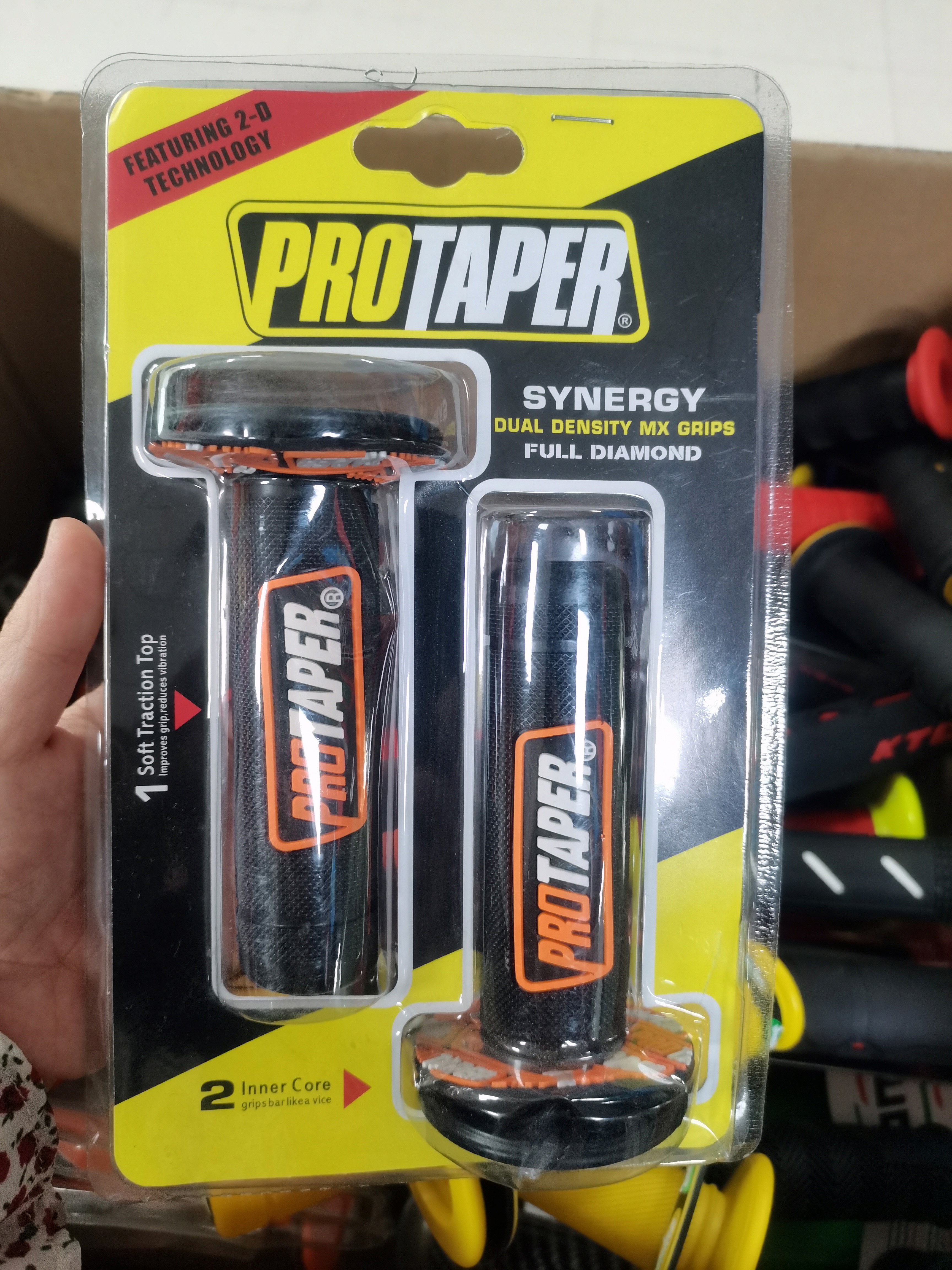 Instock Cheap Price Wholesale Motorbike Handle Grip Off-road Scooter Parts Universal 22mm Motorcycle Accessories Hand Grips