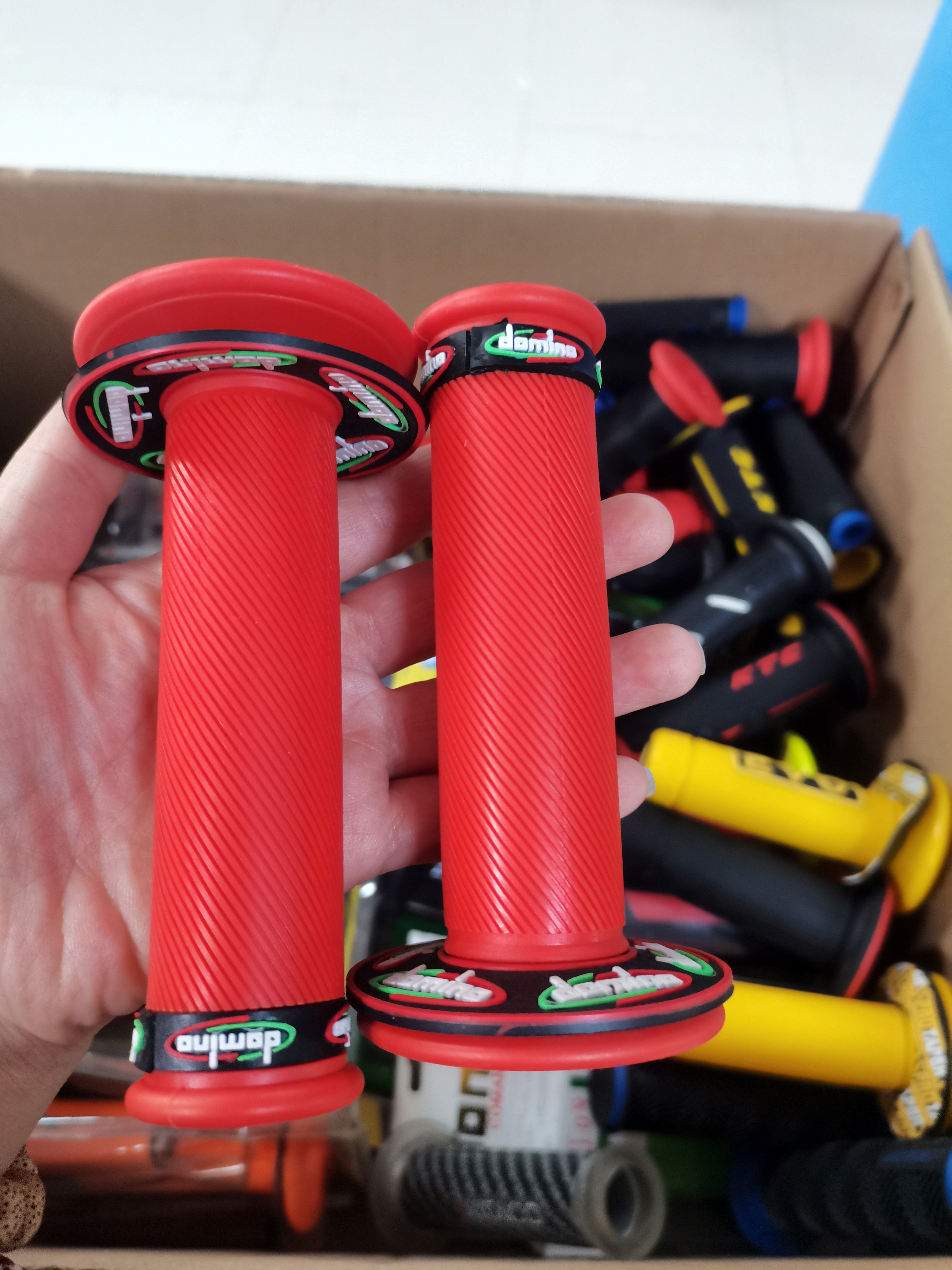 Instock Cheap Price Wholesale Motorbike Handle Grip Off-road Scooter Parts Universal 22mm Motorcycle Accessories Hand Grips