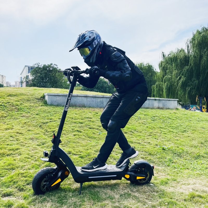 2023 New Design DriveTron 1000w 2000w 100KM Dual Drive Electric Scooter Manufacturer