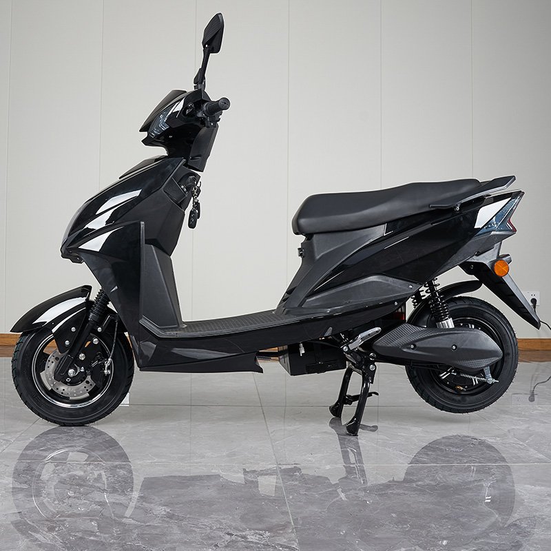 Low Price CKD SKD 600W/800W 40-50km/h Speed 45-65km Range electric Two Wheeler scooter Moped