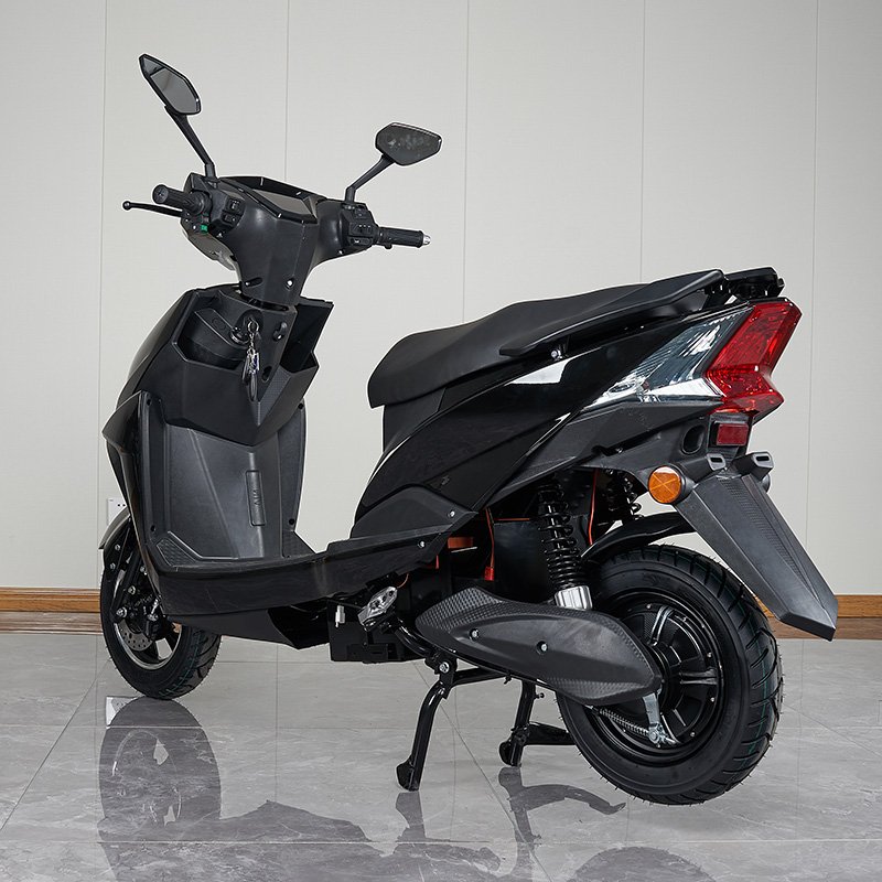 Low Price CKD SKD 600W/800W 40-50km/h Speed 45-65km Range electric Two Wheeler scooter Moped