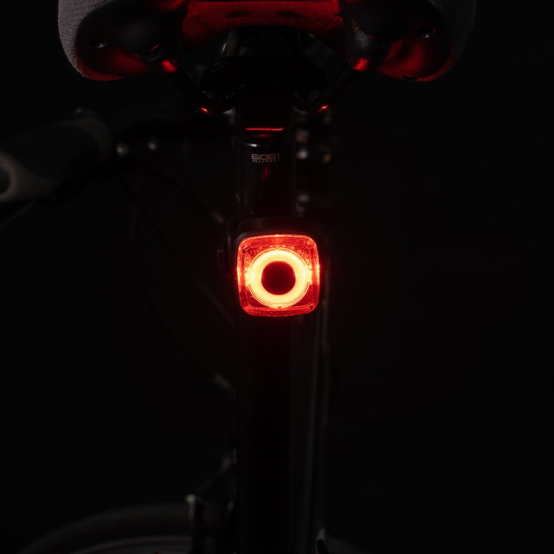 Factory direct Sate-lite Bicycle Parts Mounting LED Bike Taillight Smart Brake Sensor Cycling Bicycle Rear Light