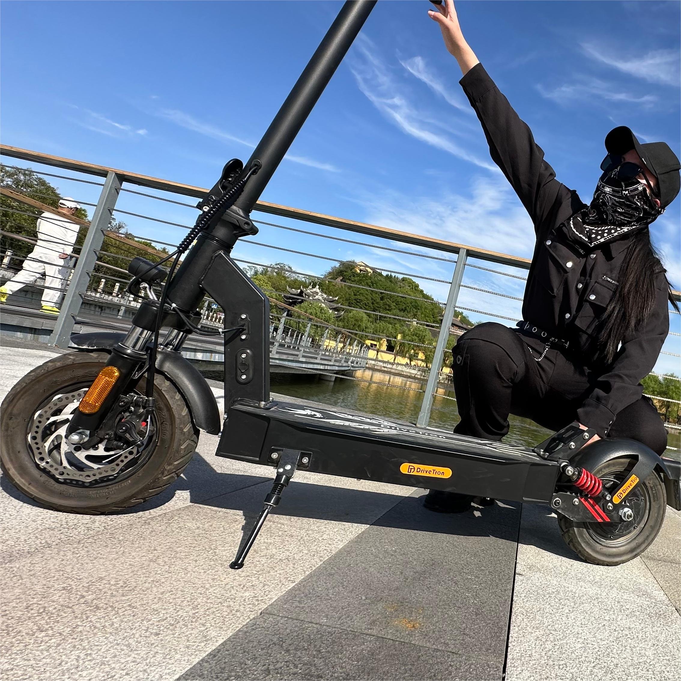 DriveTron 2023 New Factory Direct 10inch Long Range Double Suspension Electric Scooter