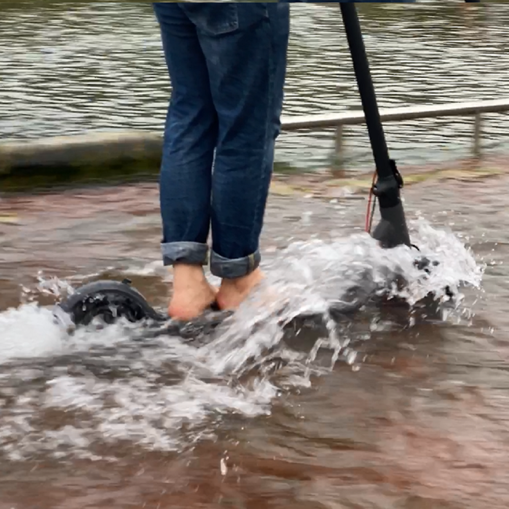 Aovo Factory 8.5-Inch Foldable M365 Pro Electric Scooter 10.4Ah Battery 350W Motor long Range Waterproof IP65 electric scooters