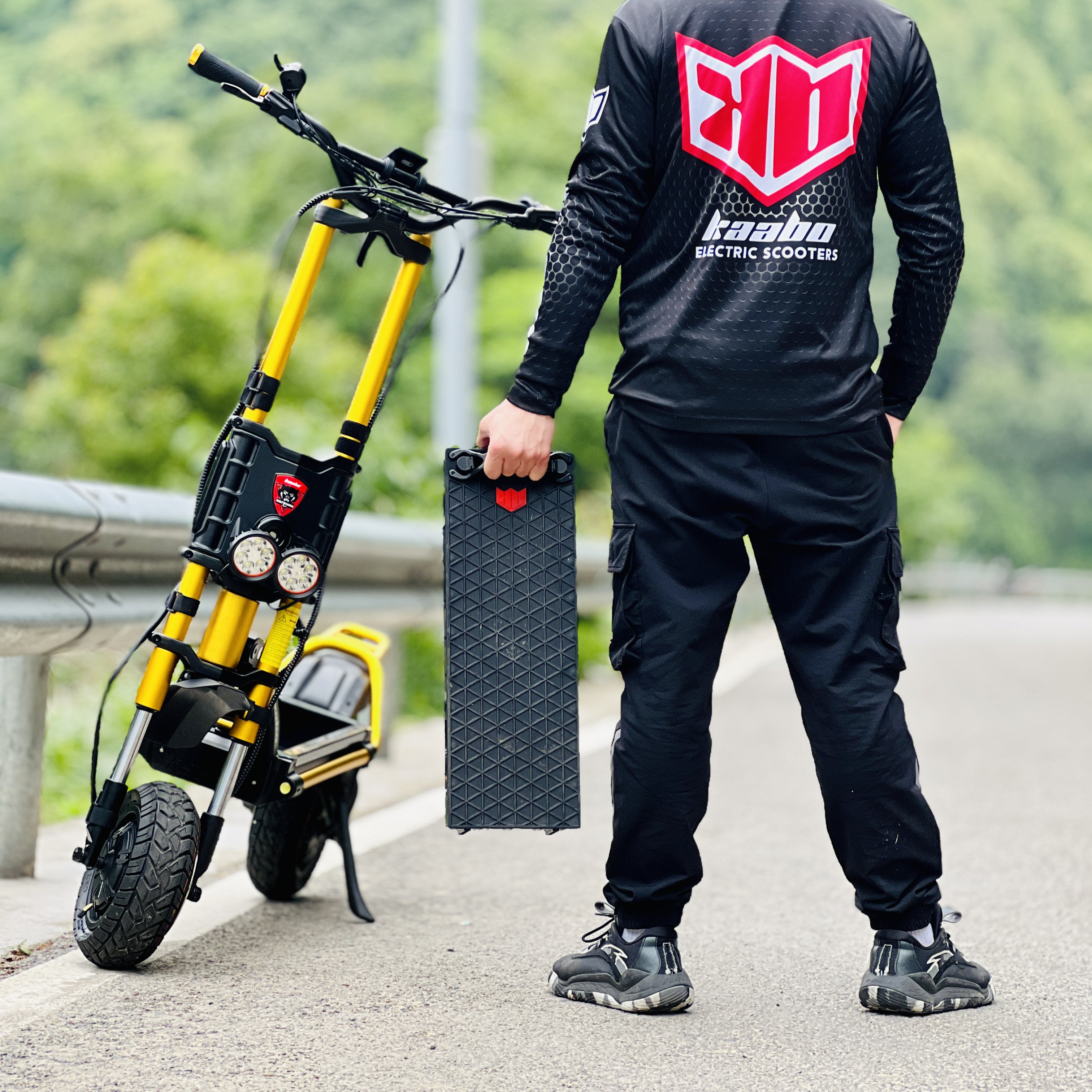 New Arrival Kaabo Wolf King GTR Folding 12 inch Tire Electric Scooter Adult EScooter Electro 72V 35Ah Portable Battery 2000W*2