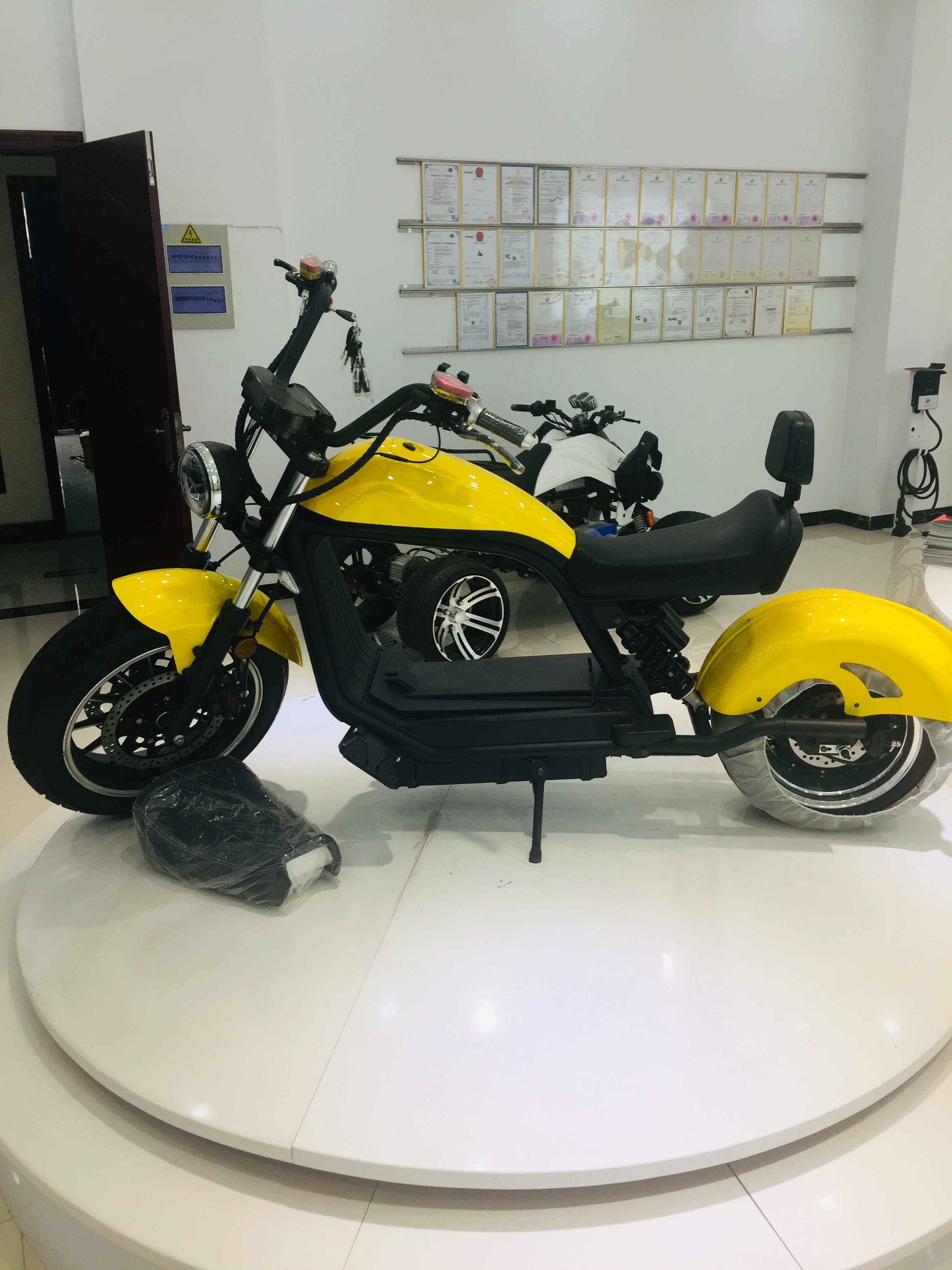Amoto 2000w 63v 20AH/30AH/45AH Lithium Battery eee coc electric scooter HL6.0 citycoco