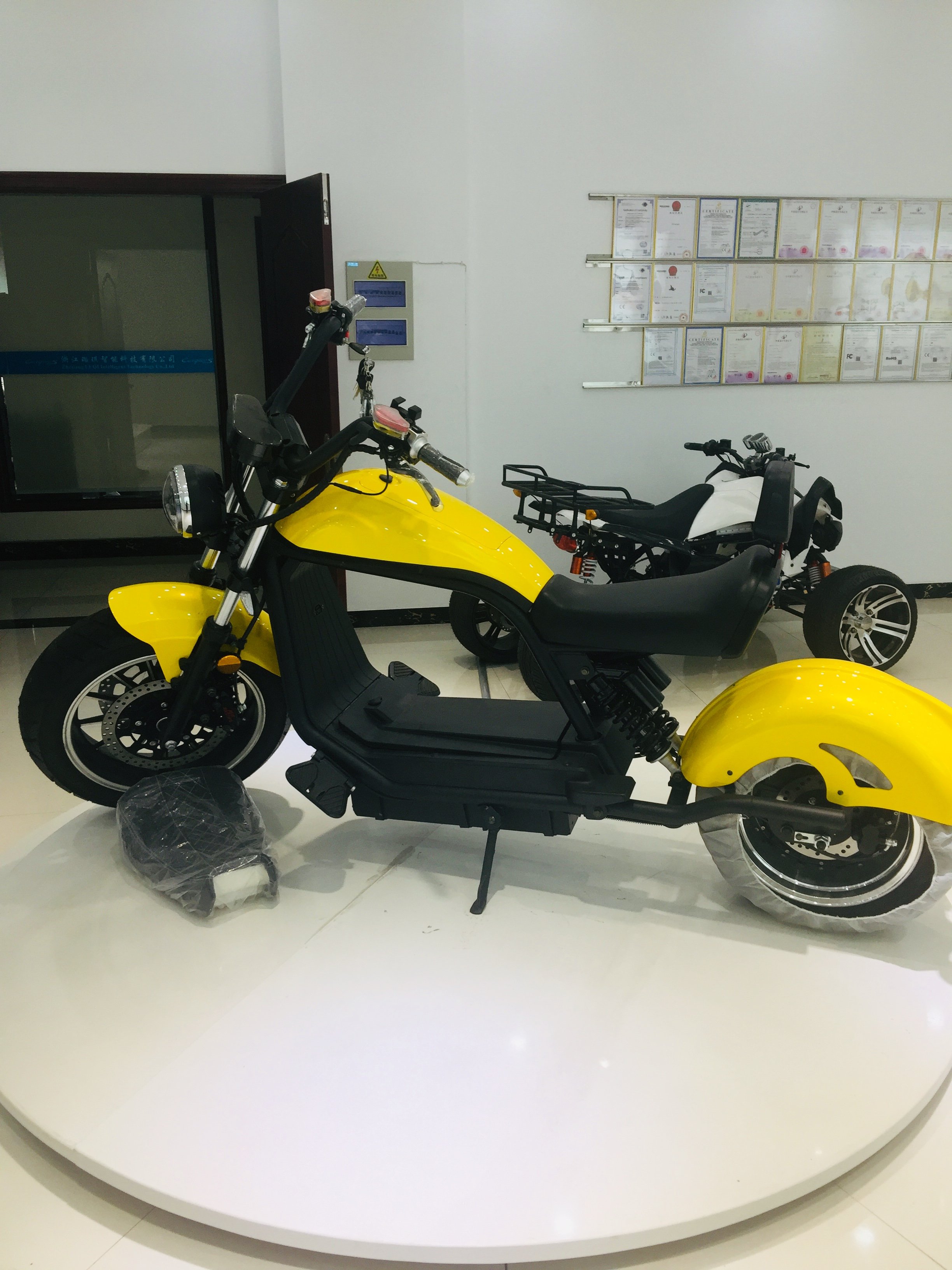 Amoto 2000w 63v 20AH/30AH/45AH Lithium Battery eee coc electric scooter HL6.0 citycoco