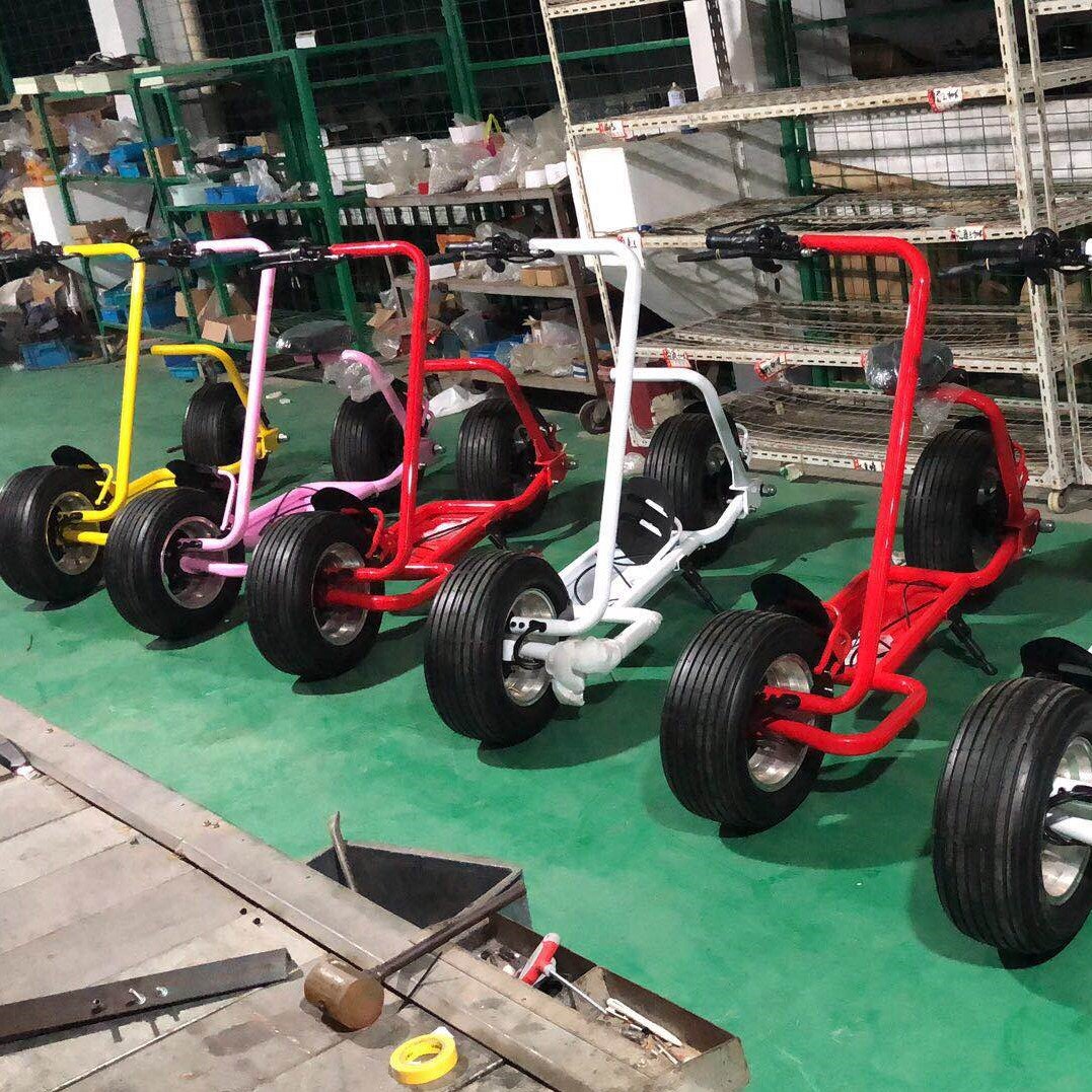 2024 New Electric Scooter Hot Selling 10 Inch Tire Customized Logo Citycoco 2000W Electric Kick Bike For Men