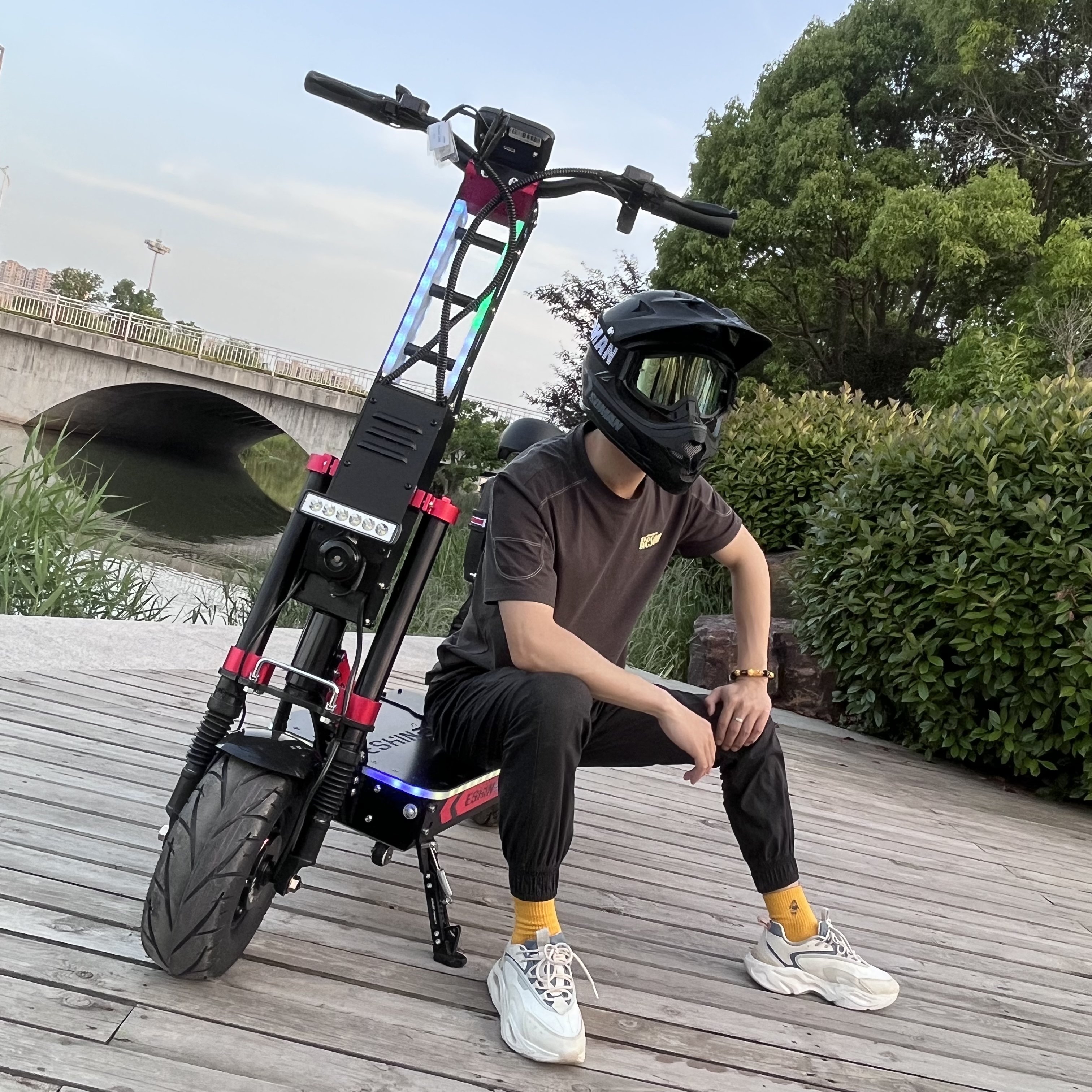 13 Inch Fat Tire 80Km-300Km 40-100ah e scooter Long Distance 8000W Fast Speed Off Road CE electric scooter 72v 10000w with seat